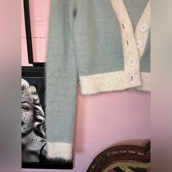 💙 00s | Lovers + Friends | Baby Blue and White Cropped Cardigan - Picture 3 of 5